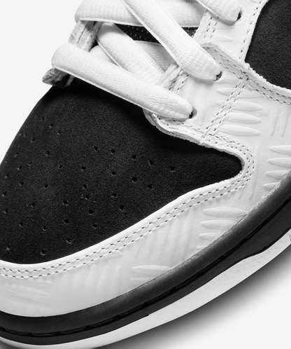 Nike SB Dunk Low Pro x TIGHTBOOTH 'Black and White' - Funky Insole