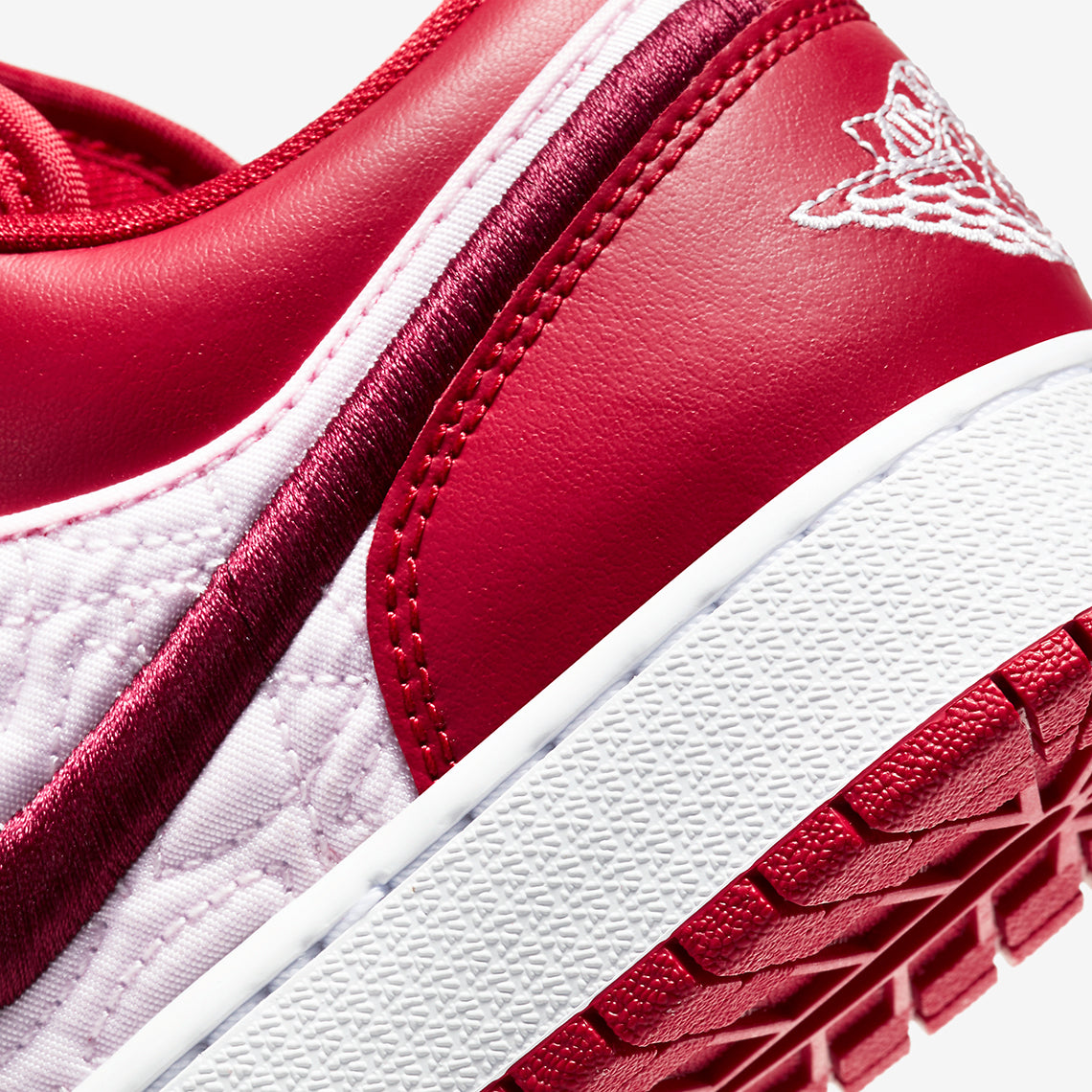 Jordan 1 Low SE 'Red Quilt' (GS) - Funky Insole