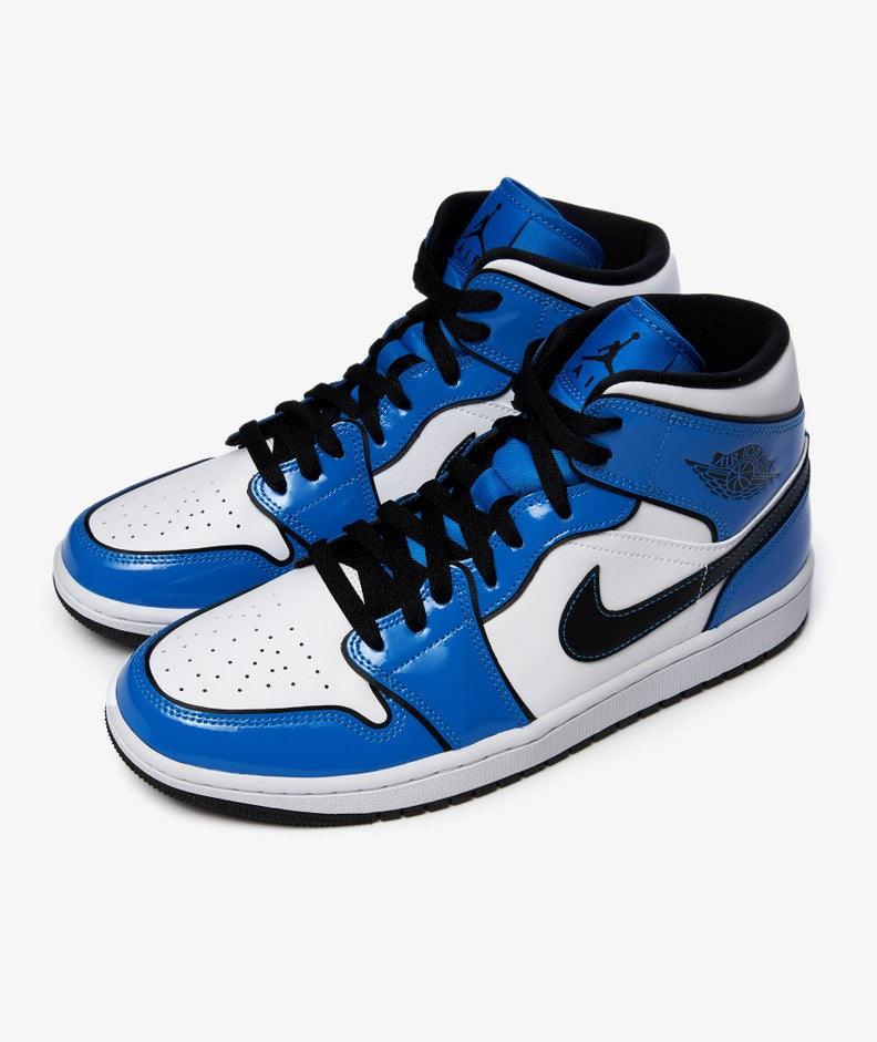 Jordan 1 Mid SE 'Signal Blue' - Funky Insole