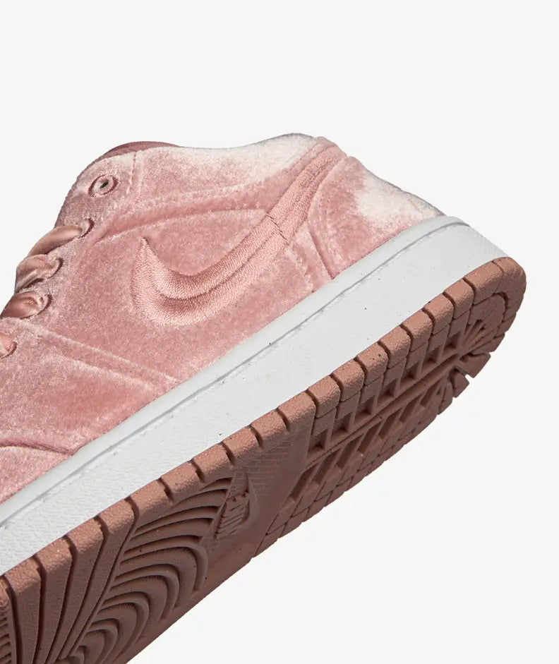 Jordan 1 Low SE 'Pink Velvet' (Women's) - Funky Insole