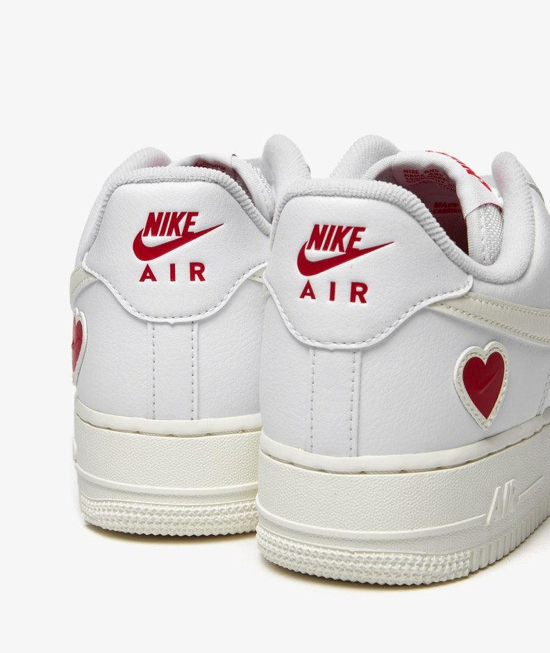 Valentine day hot sale nikes 219